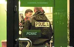 Policja szuka sprawców napadu na bank