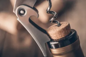 Sommelier radzi: korek czy zakrętka?