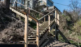 Prowizoryczne schody na bulwar na Oksywiu do końca kwietnia