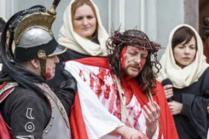 Wielki Piątek: "Sąd nad Jezusem" przy Katowni oraz nocne misterium