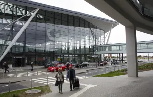 Prawie 600 nowych miejsc parkingowych powstanie przy lotnisku