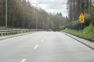 Jezdnia na Słowackiego stanie się bardziej "szorstka". Będzie mniej wypadków?