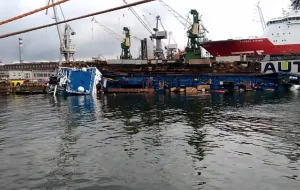 Wypadek w stoczni Nauta. Dok zatonął wraz ze statkiem