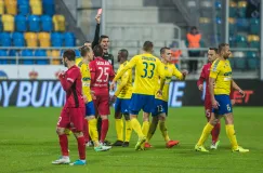 Arka Gdynia tylko zremisowała z Piastem Gliwice. Oddała wygraną, mając piłkarza więcej