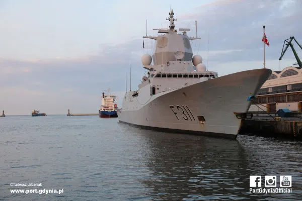 Det norske krigsskipet Roal Amundsen la til kai i Gdynia lørdag