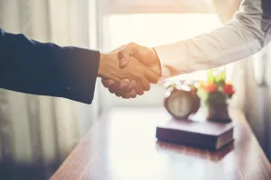 Kiedy przysługuje umowa o pracę na czas nieokreślony?