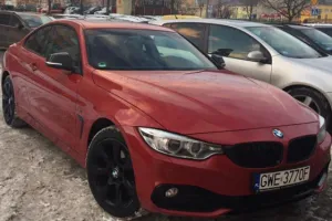 W minutę ukradli auto z parkingu centrum handlowego