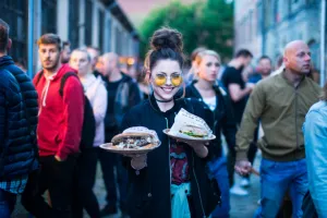 Nowa przestrzeń imprezowo-kulinarna. Ruszyło Podwórko na Dolnym Mieście