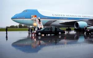 Lotos zatankuje samolot Trumpa. Secret Service pilnuje paliwa