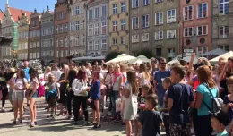 Kolorowy flash mob w centrum Gdańska - atrakcja czy przesada?