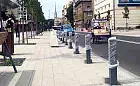 Walczą ze źle parkującymi. Trwa montaż słupków w centrum Gdyni