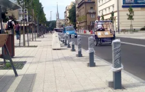 Walczą ze źle parkującymi. Trwa montaż słupków w centrum Gdyni