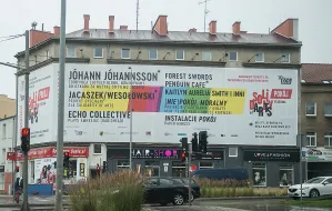 Nielegalna miejska reklama w centrum Wrzeszcza