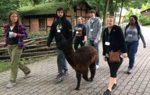 Studenci z USA uczyli się pracy biologa w gdańskim zoo