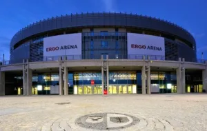 Ergo Arena: będzie skatepark i lepsze oznakowanie obiektu. Na zmianę układu chodników trzeba poczekać