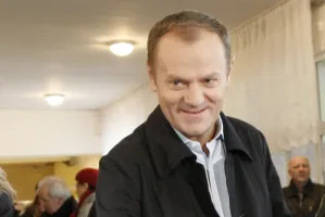 Donald Tusk wraca do sopockiej PO. Popiera Karnowskiego?