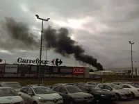 Płonął salon Iveco w Szadółkach