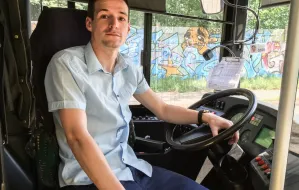 Zawiózł autobusem do szpitala nieprzytomną pasażerkę