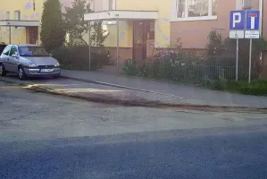 Parkują na miejscach dla niepełnosprawnych, bo nie zmieniono oznaczeń