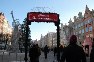 Kolorowe kamieniczki zamiast budek ze stringami. Jarmark Świąteczny ładniejszy niż przed laty