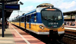 Elektryczny pociąg obsługuje Pomorską Kolej Metropolitalną