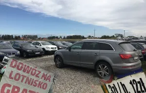 Ile kosztuje parkowanie przy lotnisku?