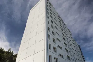 Gdynia: pomalowali blok na biało, mieszkańcy zachwyceni