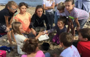 Łowią krewetki, pokazują mieszkańców Bałtyku. Dzieciom pomagają Morscy odkrywcy