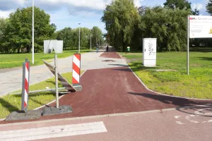 Nowa droga rowerowa przez park Jana Pawła II na Zaspie