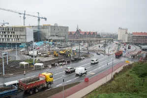 Przy SKM Śródmieście wracają tramwaje. Wkrótce dołączą do nich autobusy