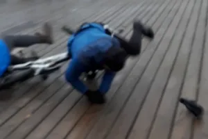 Rowerzysta potrącił ciężarną na molo