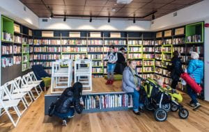 Nowa biblioteka w Gdyni z książkami i instrumentami