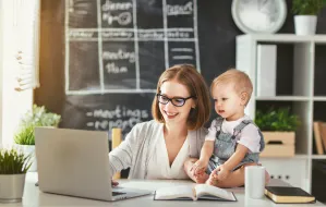 Powrót do pracy po urlopie macierzyńskim? Firmy wspierają młode mamy