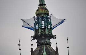 Nietypowa "ozdoba" wieży dworca w Gdańsku