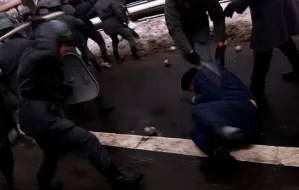 Mocna inscenizacja masakry grudniowej w Gdyni