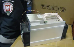 Urządzenia do wytwarzania bitcoinów skonfiskowane na lotnisku