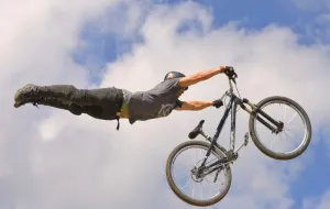 Dirt jumping, czyli akrobacje rowerowe