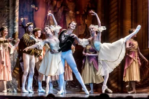 Tragedia ze szczęśliwym finałem - Royal Moscow Ballet zatańczył "Jezioro łabędzie" w Gdynia Arenie