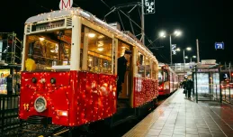 Bożonarodzeniowy tramwaj na ulicach Gdańska