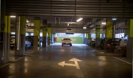 Przegląd parkingów przy sklepach i centrach handlowych