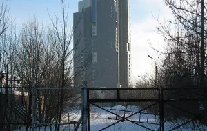 Dworzec Gdynia Sea Towers zimą nieczynny