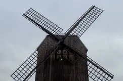 Wędrówka do wiatraka na Górze Sobótce