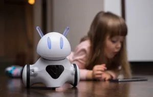 Dzieci będą uczyć się z robotem, który czuje