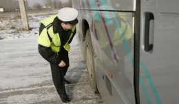 Drogówka sprawdza autokary wiozące dzieci