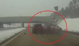 Groźne zderzenie na autostradzie. SUV staranował osobówkę