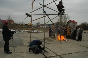 Między uszami i kablem słuchawek