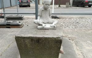 Anonimowy artysta postawił kolejną rzeźbę w Gdyni