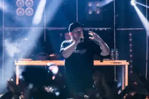 O.S.T.R  "W drodze po szczęście" odwiedził B90