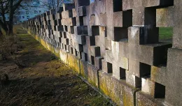 Naprawiono zdewastowany mur cmentarza na Zaspie