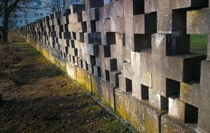 Naprawiono zdewastowany mur cmentarza na Zaspie